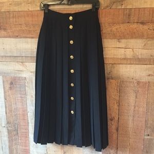 SOLD- Vintage pleated skirt. Black pleated skirt.